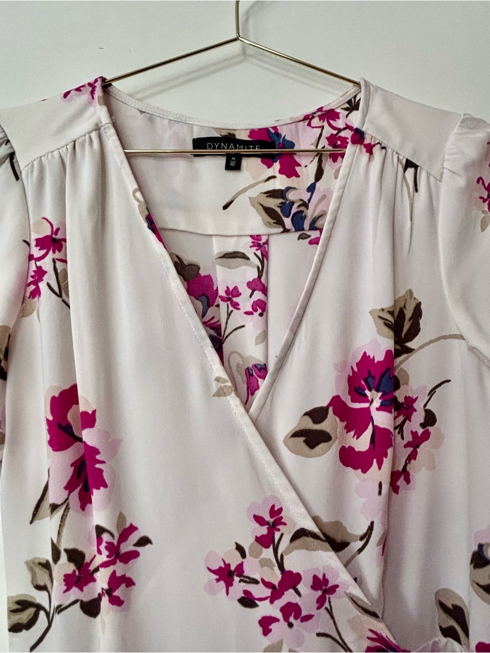 Dynamite| Feminine White Short Sleeve Wrap Dress w/Fuchsia Floral Print Sz M - Picture 7 of 8